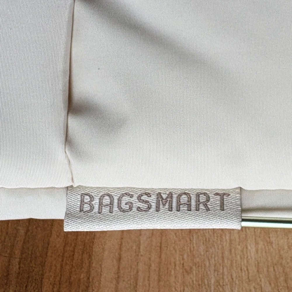 Bagsmart Cream Puffy Laptop Bag